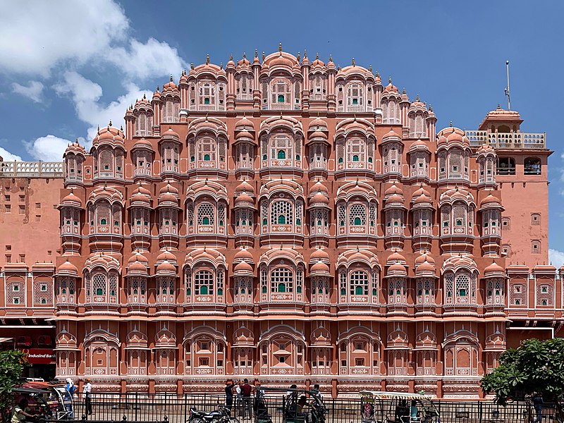 East_facade_Hawa_Mahal_Jaipur_from_ground_level_(July_2022)_-_img_01